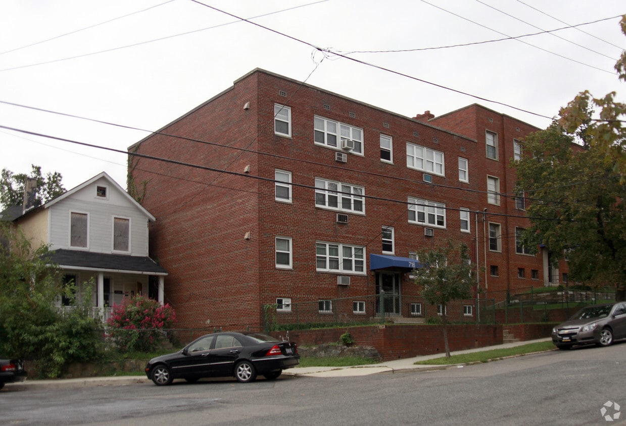 Primary Photo - 716 Madison St NW