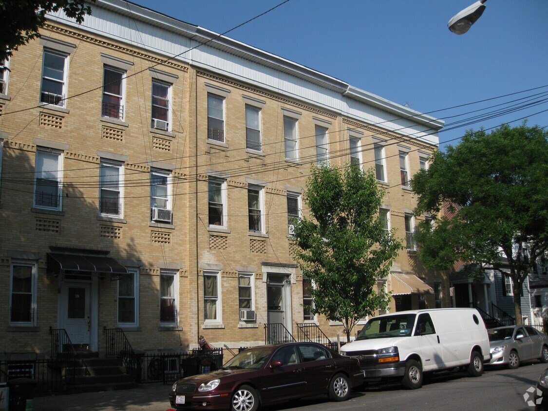 Foto del edificio - 648 73rd St