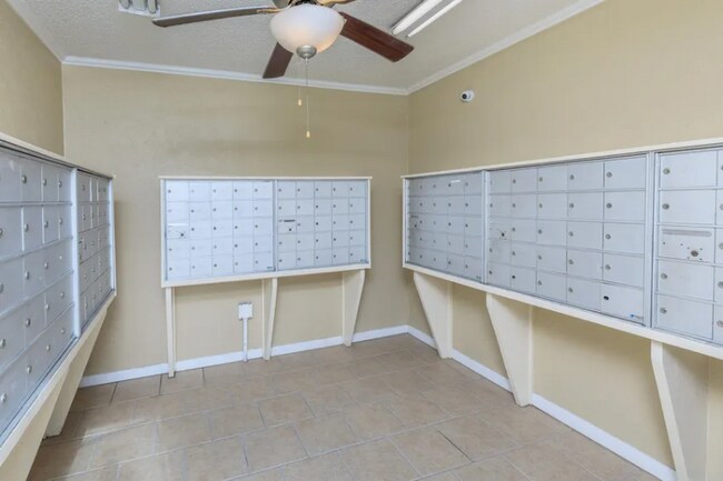 Building Photo - 4645 Ocean Dr