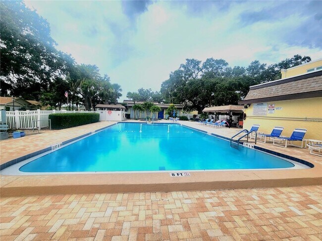 Foto del edificio - 11485 Oakhurst Rd