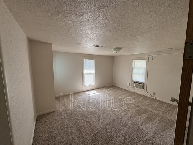 Building Photo - 1405 N 11th St