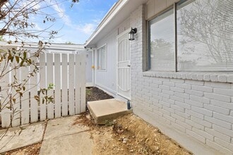 Building Photo - 6502 Spg Br Dr
