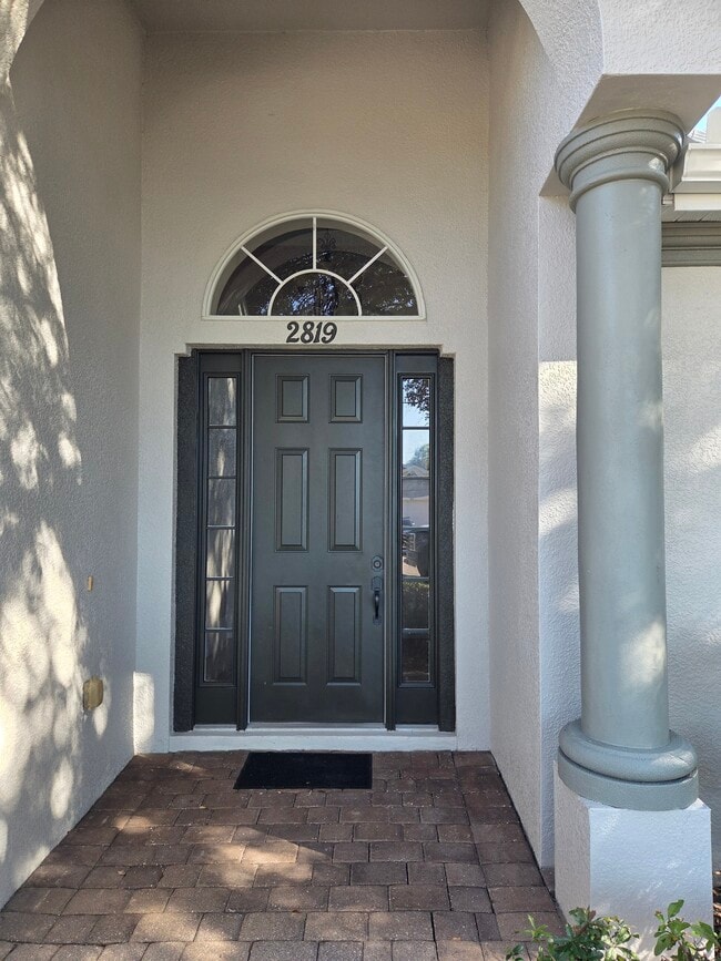 Foto del edificio - 2819 Roseglen Way