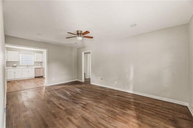 Building Photo - 2300 E 55th St