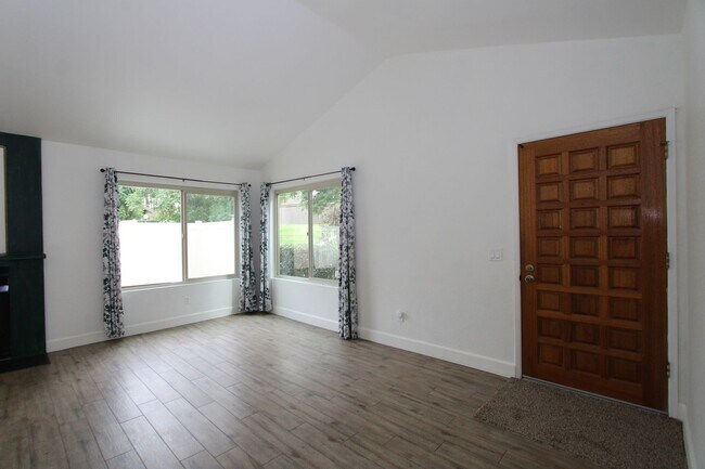 Foto del edificio - Single-Story 3-Bedroom Condo in Redlands!
