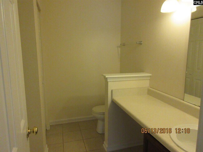 Building Photo - 208 Sterling Cross Dr