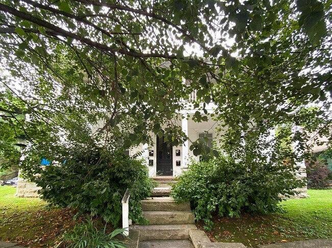 Foto del edificio - 726 W 6th St