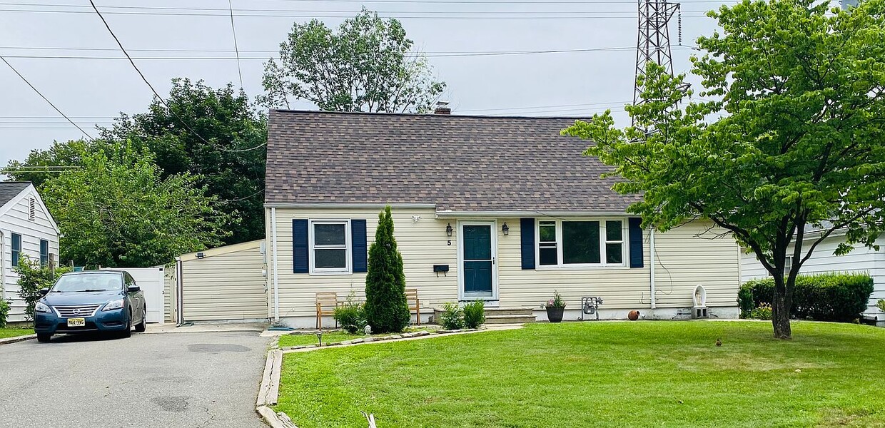 Primary Photo - 5 Longfield Rd