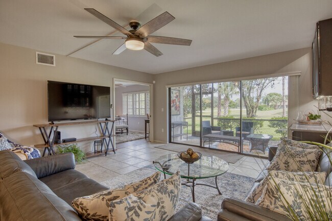 Foto del edificio - 5640 Golf Pointe Dr