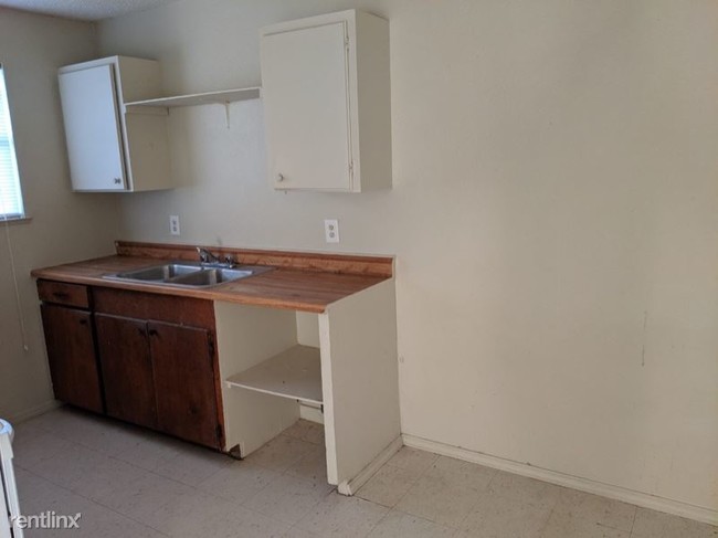 Building Photo - 1 br, 1 bath Apartment - 305 Reagan Rd.