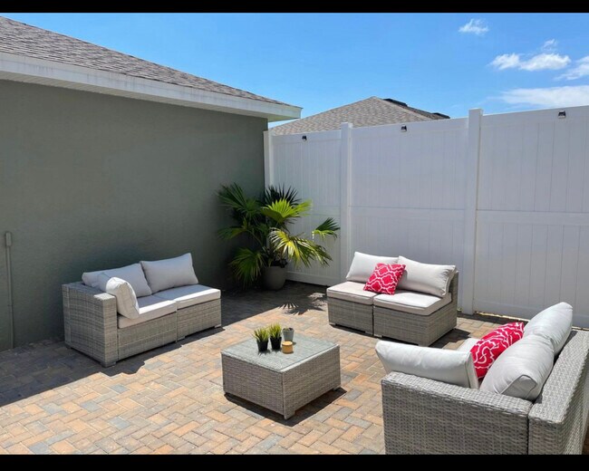 Building Photo - 6217 Aralia Ivy Ln