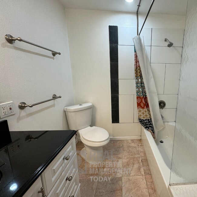Building Photo - Modern 2 Bedroom House In Tacoma!
