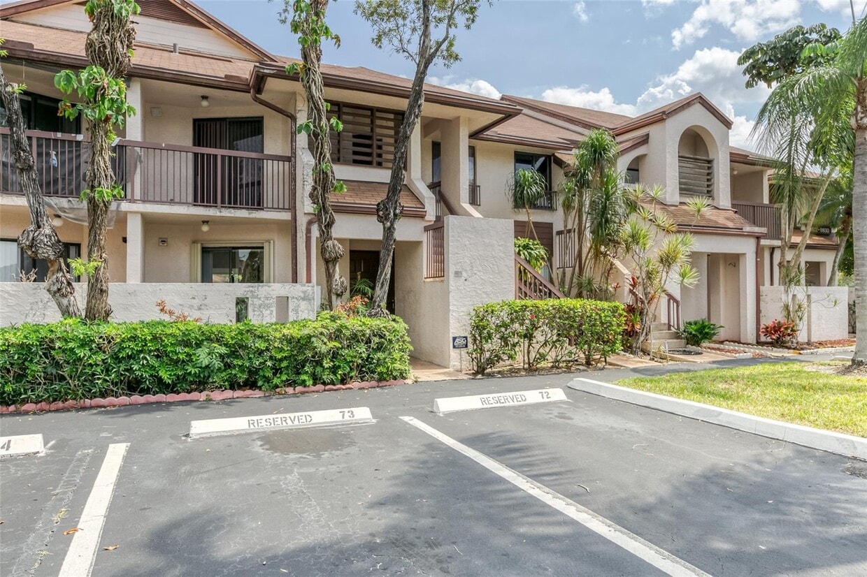 Foto principal - 9818 Nob Hill Ct