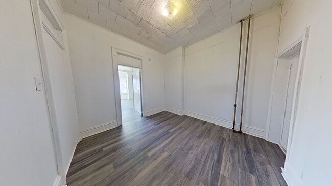 Building Photo - 347 S George St