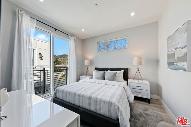 Foto del edificio - 15106 Roxford St