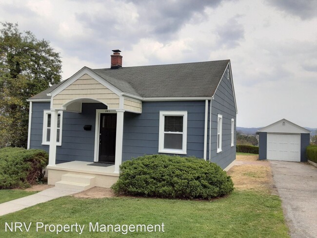 Building Photo - 2 br, 1 bath House - 301 6th Ave.
