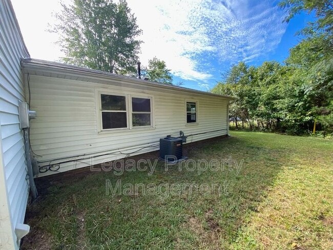 Building Photo - 1202 Melrose Dr