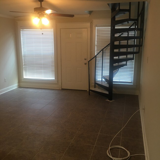 Building Photo - 4092 Burbank Dr