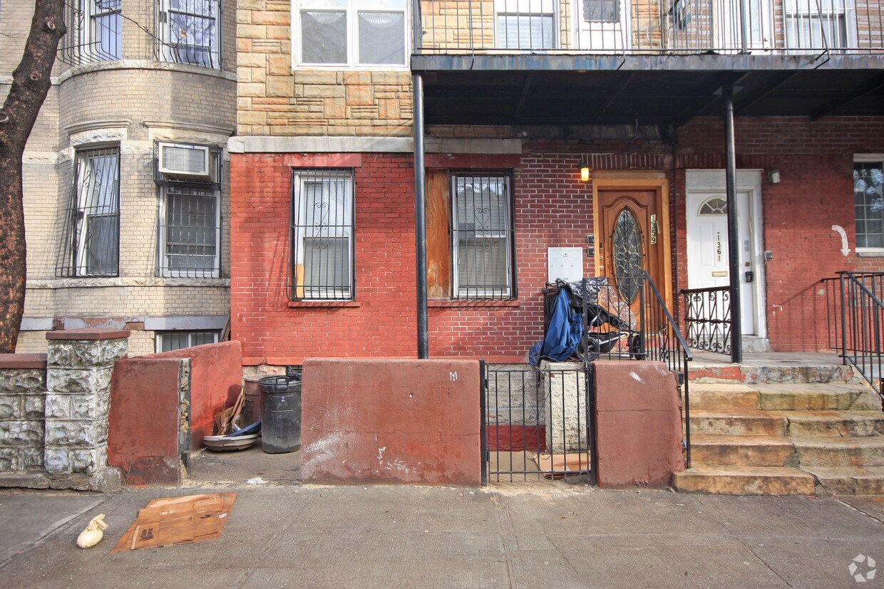 Building Photo - 1359 42nd St