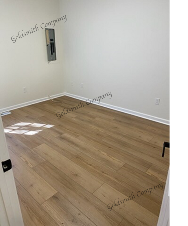 Foto del edificio - 211A Hillandale Rd