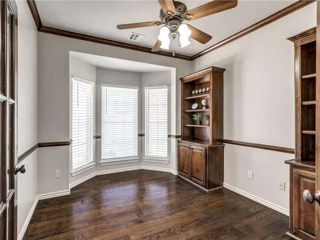Building Photo - Amazing Home In Belmont Village!!!