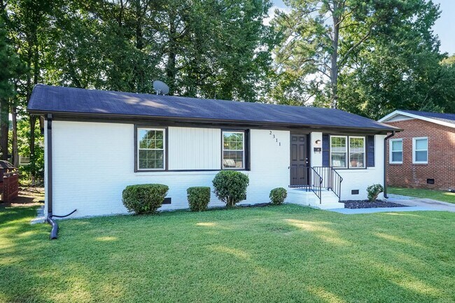 Foto del edificio - Three Bedroom Home!