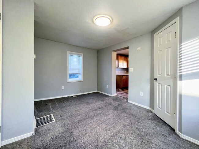 Building Photo - 209 8th St