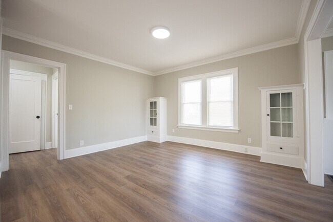 Building Photo - 2112 Lincoln Ave
