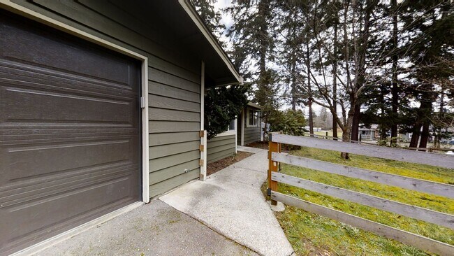 Foto del edificio - 13527-13529 4TH AVE CT E