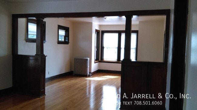 Building Photo - 9546 S Prairie Ave