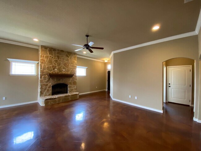 Foto del edificio - 4 bedroom single family home