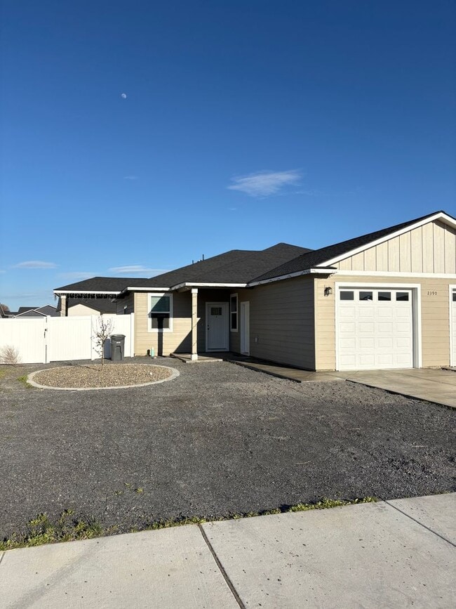 Building Photo - 2390 Cascade St