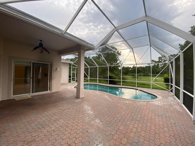 Building Photo - 4532 SW La Paloma Dr