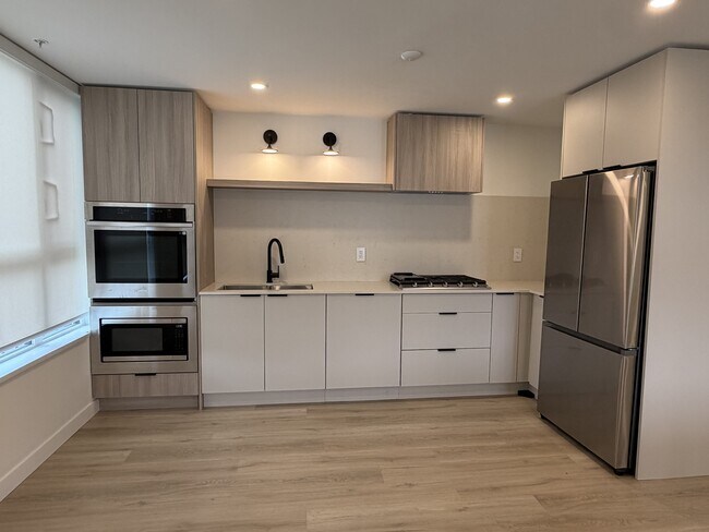 Photo du bâtiment - 623-623 Kemsley Ave