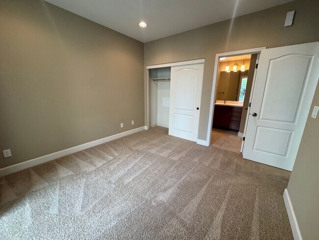 Foto del edificio - 4704 Norris Canyon Rd