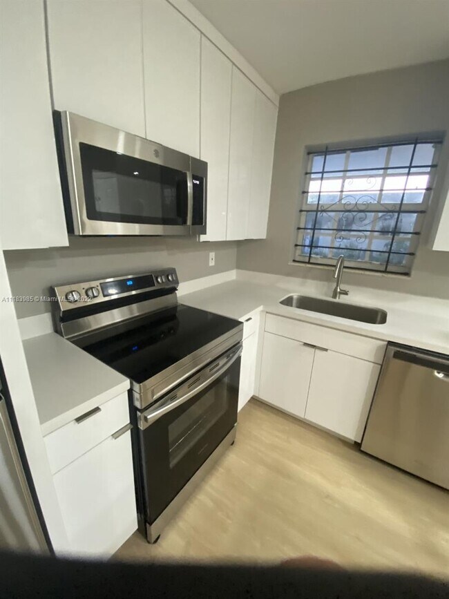 Foto del edificio - 217 NW 48th St