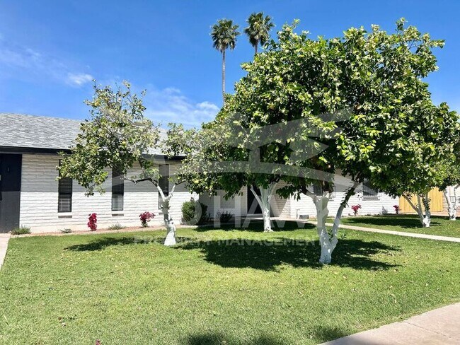 Foto del edificio - 2466 E Huber St