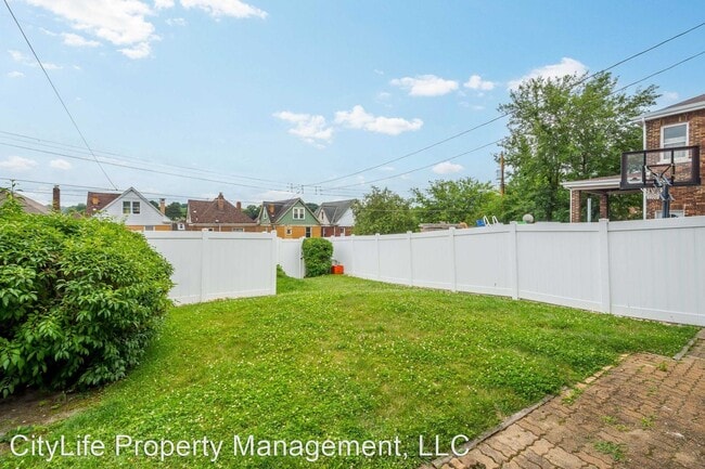 Building Photo - 3 br, 2 bath House - 118 E 20th Ave