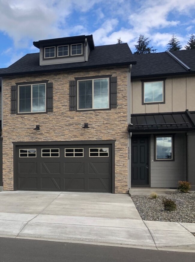 Building Photo - 13215 NE 62nd Ave