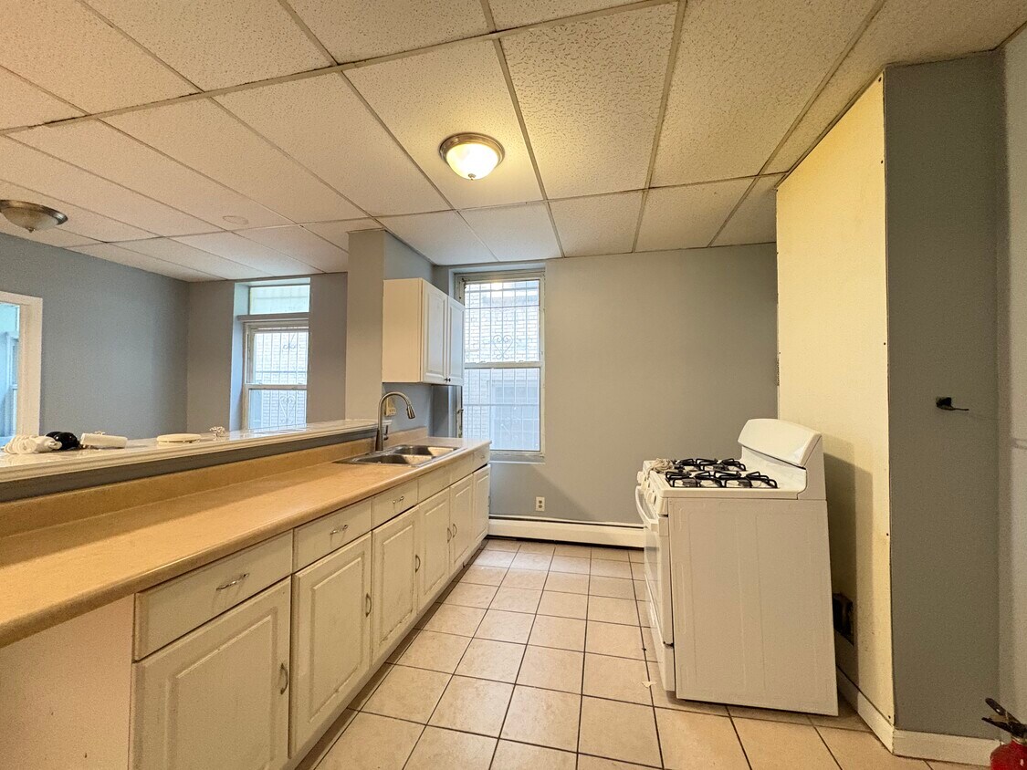213 S Harrison 1N - 228 S Harrison St