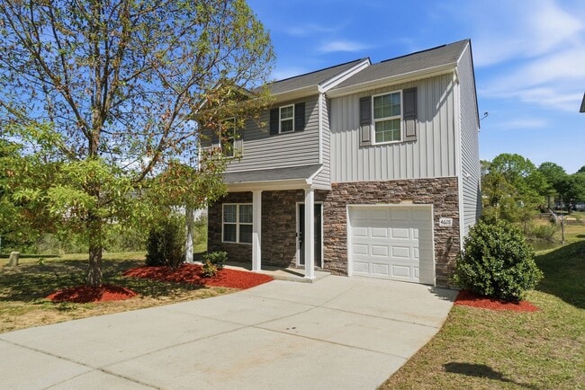 Building Photo - 4-bedroom with Water Front View