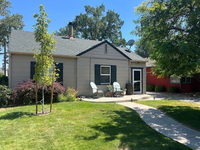 Frente - 1626 Hoyt St