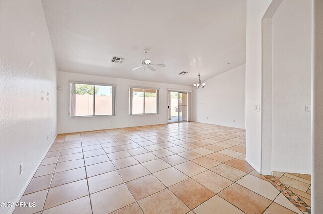 Foto del edificio - 5047 S Roosevelt St