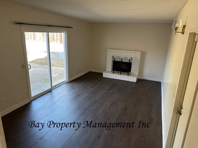 Building Photo - Refreshed 4 Bedroom, 2 Bath Home Near Wind...
