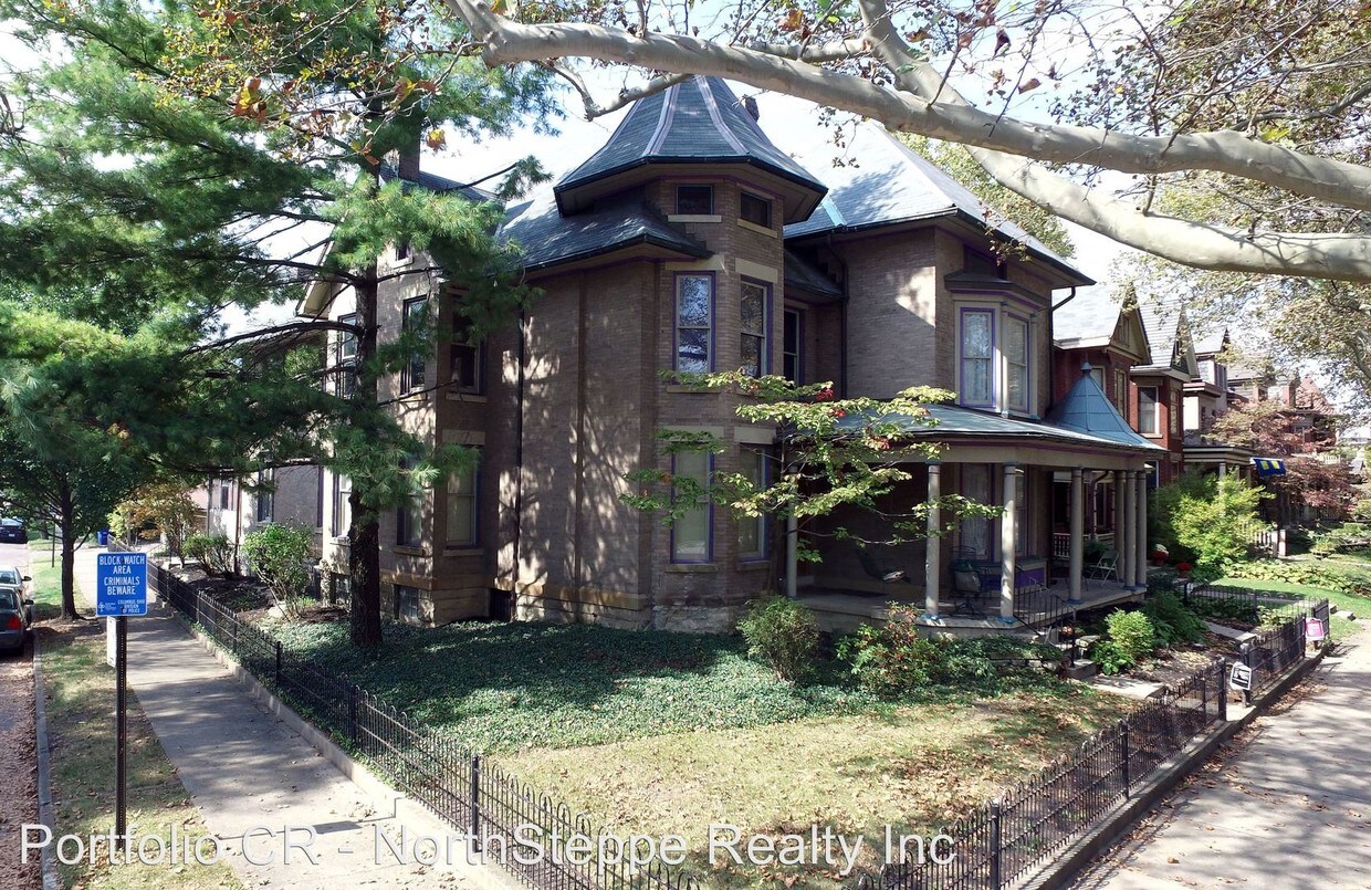 Foto principal - 4 br, 2 bath Apartment - 839 Neil Ave