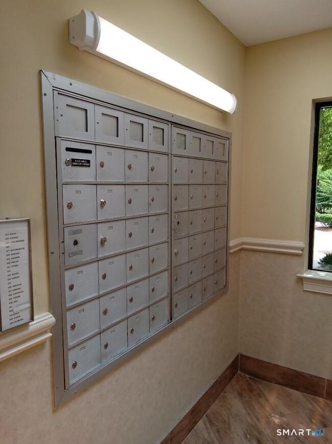 Building Photo - 1204 Whitney Ave