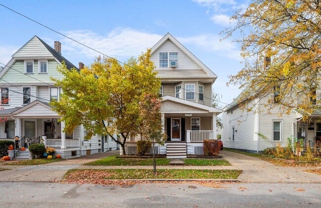 Building Photo - 2026 Dowd Ave