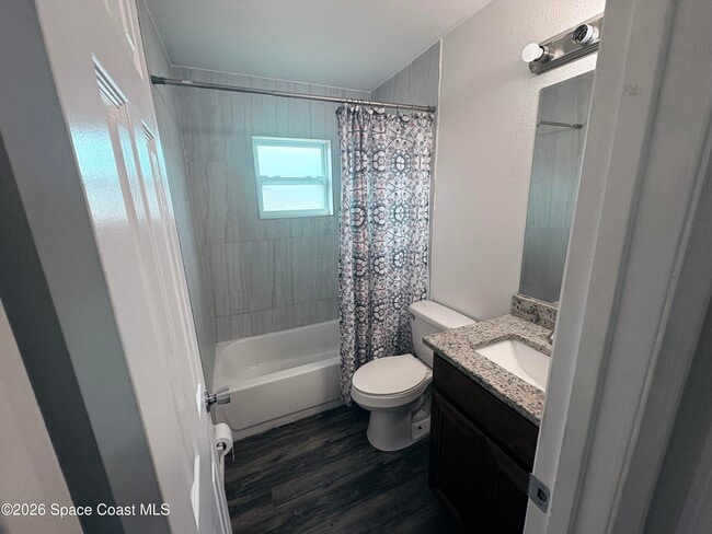 Building Photo - 830 Hartley Ave SW