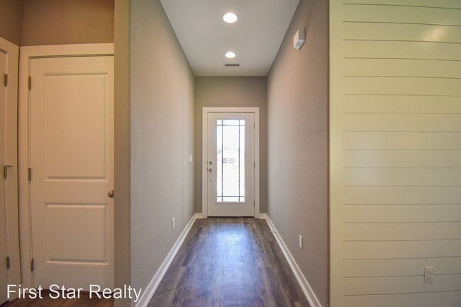 Building Photo - 3 br, 2 bath House - 468 N Otoe Street