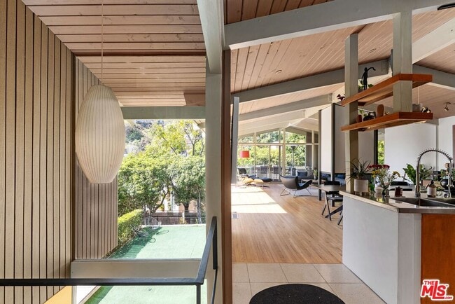 Foto del edificio - 1513 Forest Knoll Dr